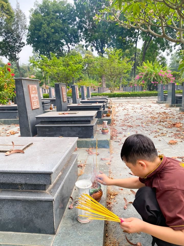 HÀNH TRÌNH VỀ NGUỒN: VIẾNG NGHĨA TRANG LIỆT SĨ VÀ THAM QUAN ĐỊA ĐẠO CỦ CHI (19/04/2026) — hình 8