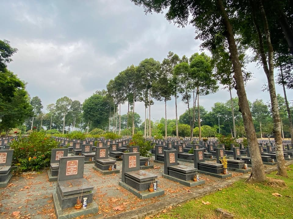 HÀNH TRÌNH VỀ NGUỒN: VIẾNG NGHĨA TRANG LIỆT SĨ VÀ THAM QUAN ĐỊA ĐẠO CỦ CHI (19/04/2026) — hình 9