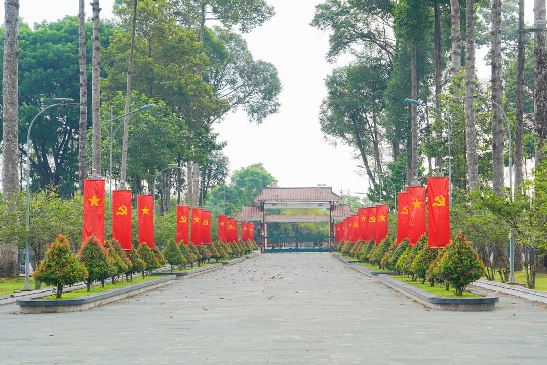 HÀNH TRÌNH VỀ NGUỒN: VIẾNG NGHĨA TRANG LIỆT SĨ VÀ THAM QUAN ĐỊA ĐẠO CỦ CHI (19/04/2026) — hình 10