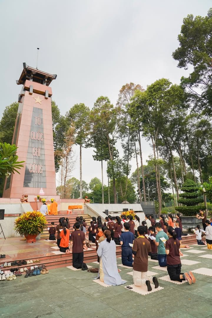 HÀNH TRÌNH VỀ NGUỒN: VIẾNG NGHĨA TRANG LIỆT SĨ VÀ THAM QUAN ĐỊA ĐẠO CỦ CHI (19/04/2026) — hình 13