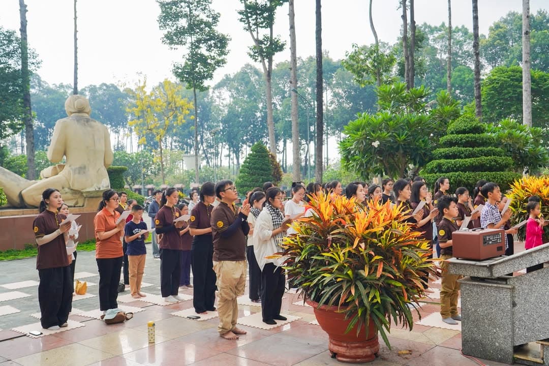 HÀNH TRÌNH VỀ NGUỒN: VIẾNG NGHĨA TRANG LIỆT SĨ VÀ THAM QUAN ĐỊA ĐẠO CỦ CHI (19/04/2026) — hình 14