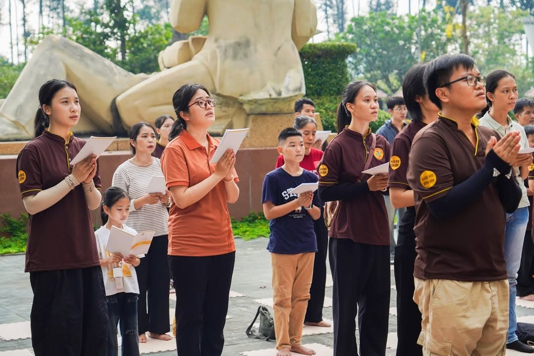 HÀNH TRÌNH VỀ NGUỒN: VIẾNG NGHĨA TRANG LIỆT SĨ VÀ THAM QUAN ĐỊA ĐẠO CỦ CHI (19/04/2026) — hình 15