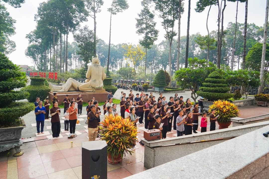 HÀNH TRÌNH VỀ NGUỒN: VIẾNG NGHĨA TRANG LIỆT SĨ VÀ THAM QUAN ĐỊA ĐẠO CỦ CHI (19/04/2026) — hình 16
