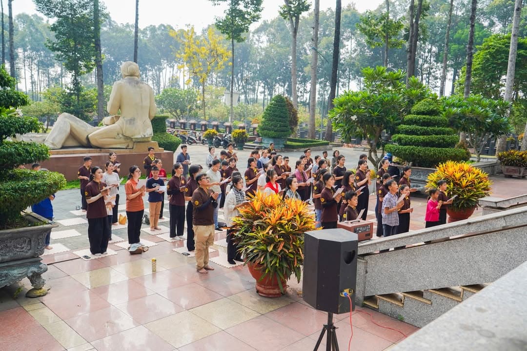 HÀNH TRÌNH VỀ NGUỒN: VIẾNG NGHĨA TRANG LIỆT SĨ VÀ THAM QUAN ĐỊA ĐẠO CỦ CHI (19/04/2026) — hình 18