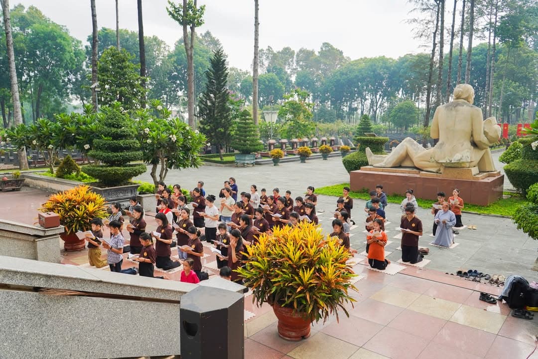 HÀNH TRÌNH VỀ NGUỒN: VIẾNG NGHĨA TRANG LIỆT SĨ VÀ THAM QUAN ĐỊA ĐẠO CỦ CHI (19/04/2026) — hình 23