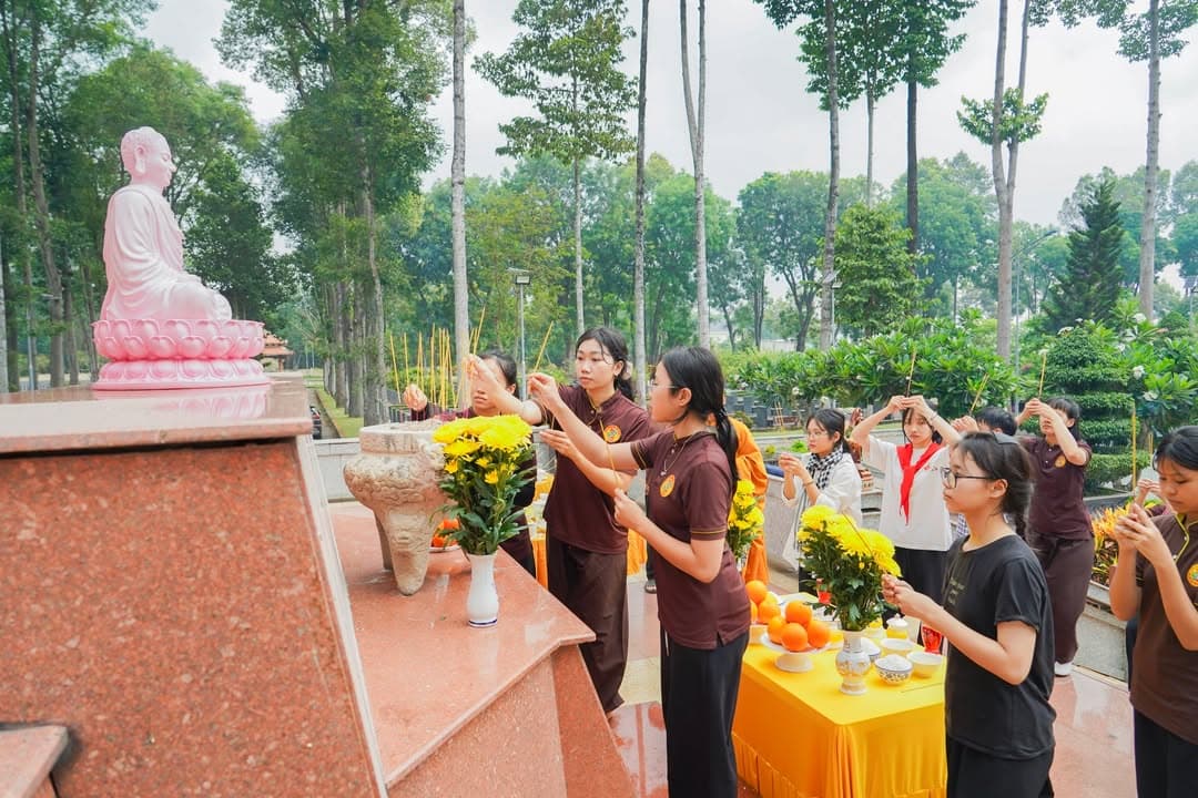 HÀNH TRÌNH VỀ NGUỒN: VIẾNG NGHĨA TRANG LIỆT SĨ VÀ THAM QUAN ĐỊA ĐẠO CỦ CHI (19/04/2026) — hình 25