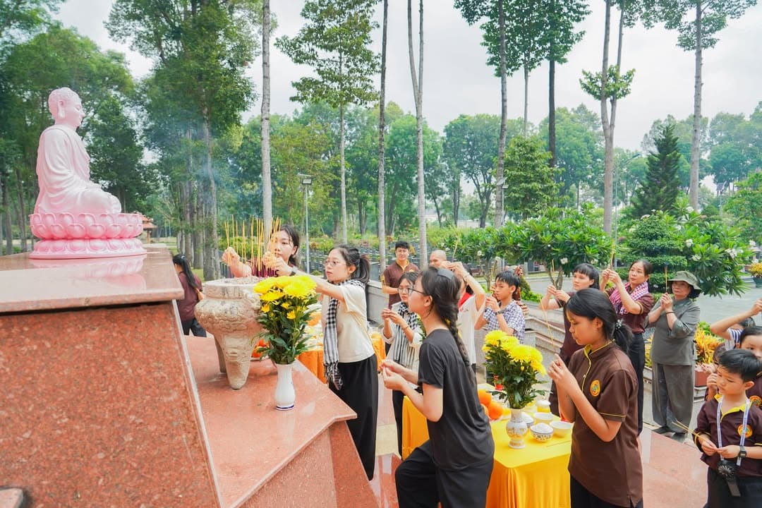 HÀNH TRÌNH VỀ NGUỒN: VIẾNG NGHĨA TRANG LIỆT SĨ VÀ THAM QUAN ĐỊA ĐẠO CỦ CHI (19/04/2026) — hình 26