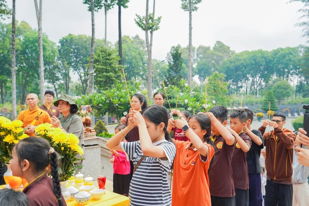 HÀNH TRÌNH VỀ NGUỒN: VIẾNG NGHĨA TRANG LIỆT SĨ VÀ THAM QUAN ĐỊA ĐẠO CỦ CHI (19/04/2026) — hình 28