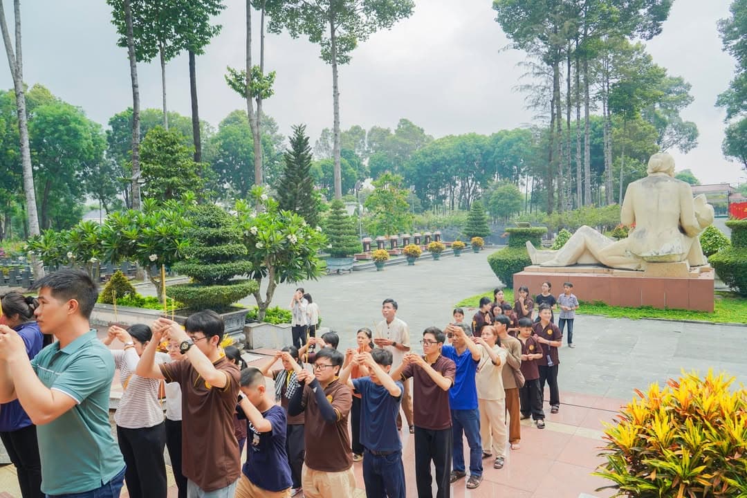 HÀNH TRÌNH VỀ NGUỒN: VIẾNG NGHĨA TRANG LIỆT SĨ VÀ THAM QUAN ĐỊA ĐẠO CỦ CHI (19/04/2026) — hình 30
