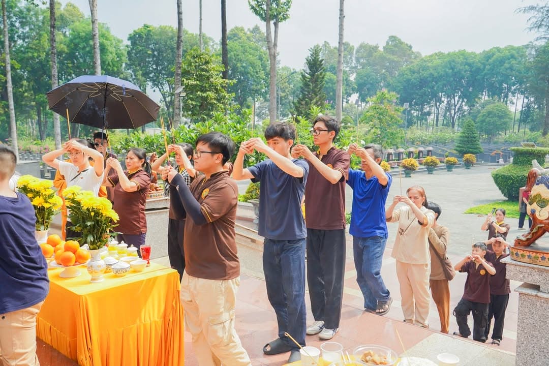 HÀNH TRÌNH VỀ NGUỒN: VIẾNG NGHĨA TRANG LIỆT SĨ VÀ THAM QUAN ĐỊA ĐẠO CỦ CHI (19/04/2026) — hình 32