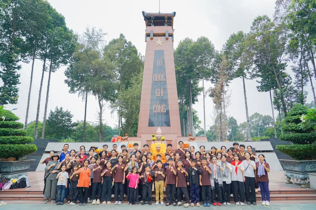 HÀNH TRÌNH VỀ NGUỒN: VIẾNG NGHĨA TRANG LIỆT SĨ VÀ THAM QUAN ĐỊA ĐẠO CỦ CHI (19/04/2026) — hình 34