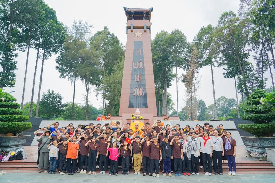 HÀNH TRÌNH VỀ NGUỒN: VIẾNG NGHĨA TRANG LIỆT SĨ VÀ THAM QUAN ĐỊA ĐẠO CỦ CHI (19/04/2026) — hình 35