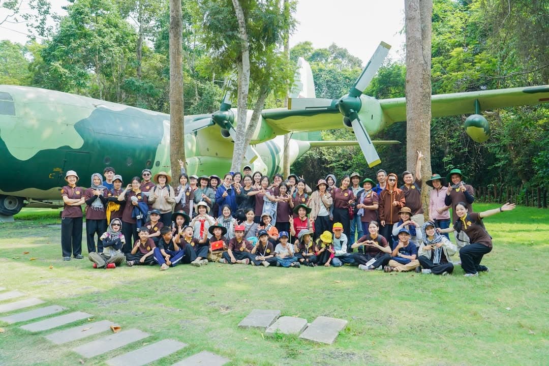HÀNH TRÌNH VỀ NGUỒN: VIẾNG NGHĨA TRANG LIỆT SĨ VÀ THAM QUAN ĐỊA ĐẠO CỦ CHI (19/04/2026) — hình 41