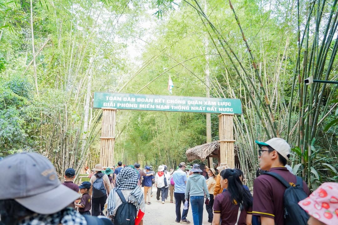 HÀNH TRÌNH VỀ NGUỒN: VIẾNG NGHĨA TRANG LIỆT SĨ VÀ THAM QUAN ĐỊA ĐẠO CỦ CHI (19/04/2026) — hình 50