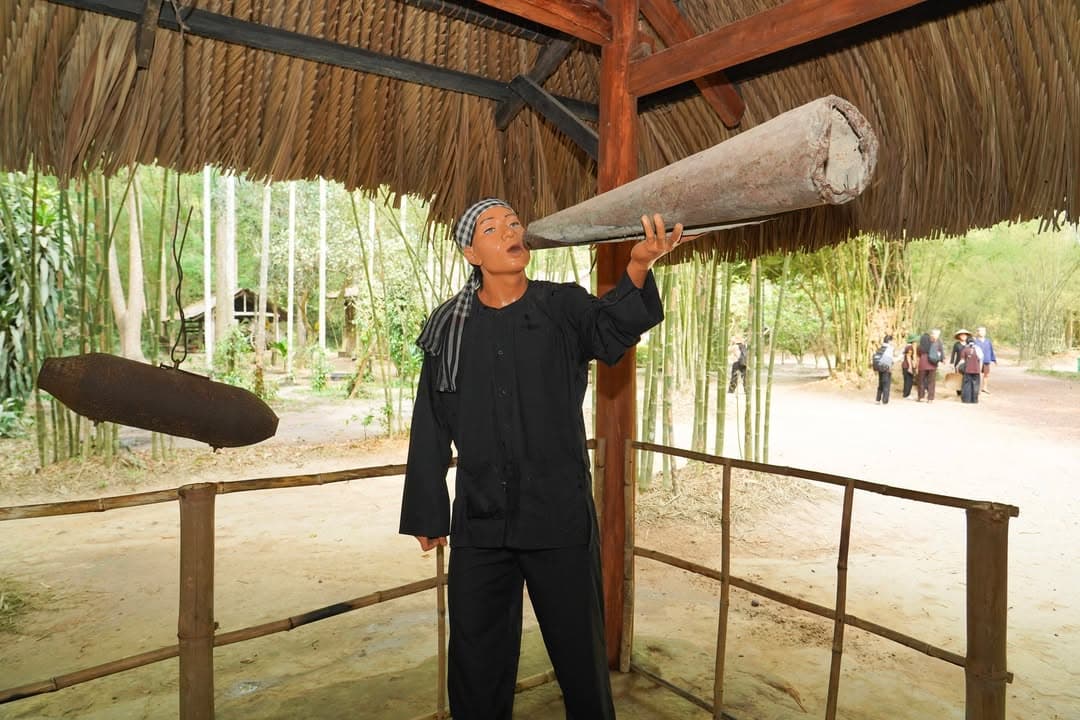 HÀNH TRÌNH VỀ NGUỒN: VIẾNG NGHĨA TRANG LIỆT SĨ VÀ THAM QUAN ĐỊA ĐẠO CỦ CHI (19/04/2026) — hình 53
