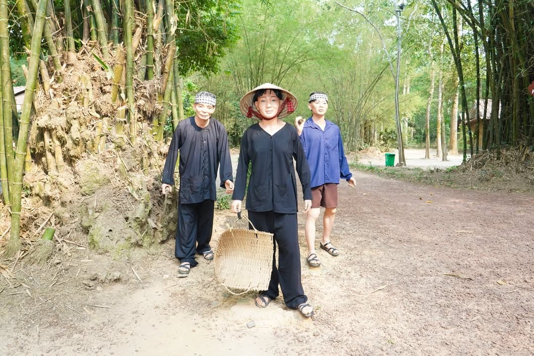 HÀNH TRÌNH VỀ NGUỒN: VIẾNG NGHĨA TRANG LIỆT SĨ VÀ THAM QUAN ĐỊA ĐẠO CỦ CHI (19/04/2026) — hình 54
