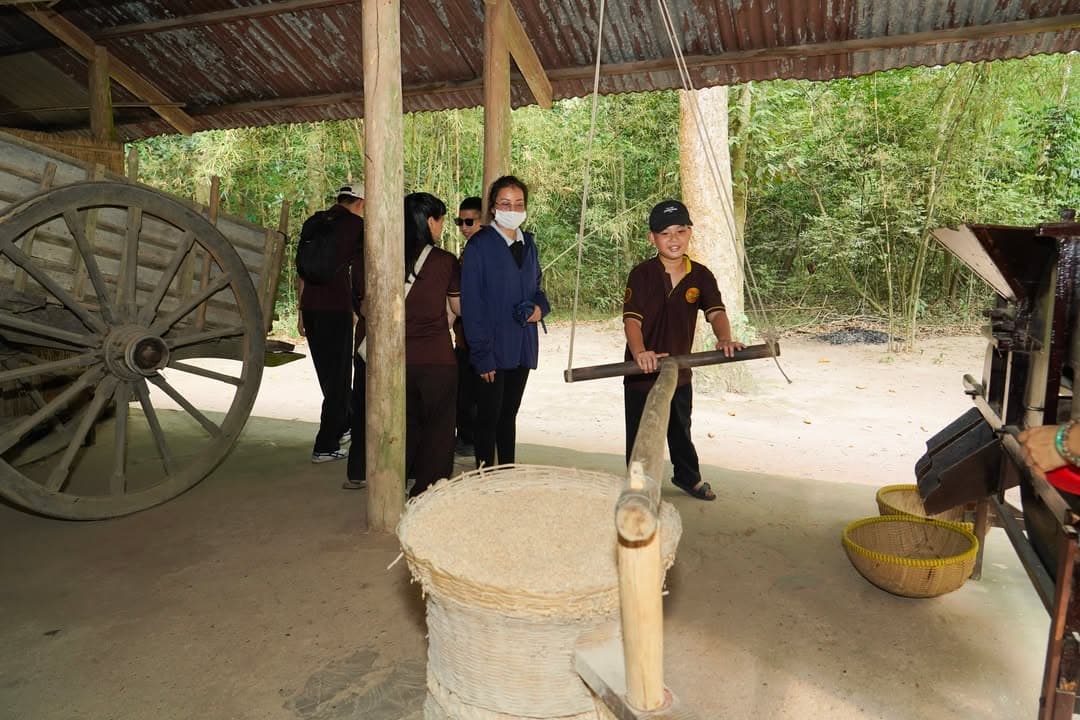 HÀNH TRÌNH VỀ NGUỒN: VIẾNG NGHĨA TRANG LIỆT SĨ VÀ THAM QUAN ĐỊA ĐẠO CỦ CHI (19/04/2026) — hình 55