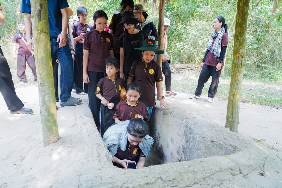 HÀNH TRÌNH VỀ NGUỒN: VIẾNG NGHĨA TRANG LIỆT SĨ VÀ THAM QUAN ĐỊA ĐẠO CỦ CHI (19/04/2026) — hình 57