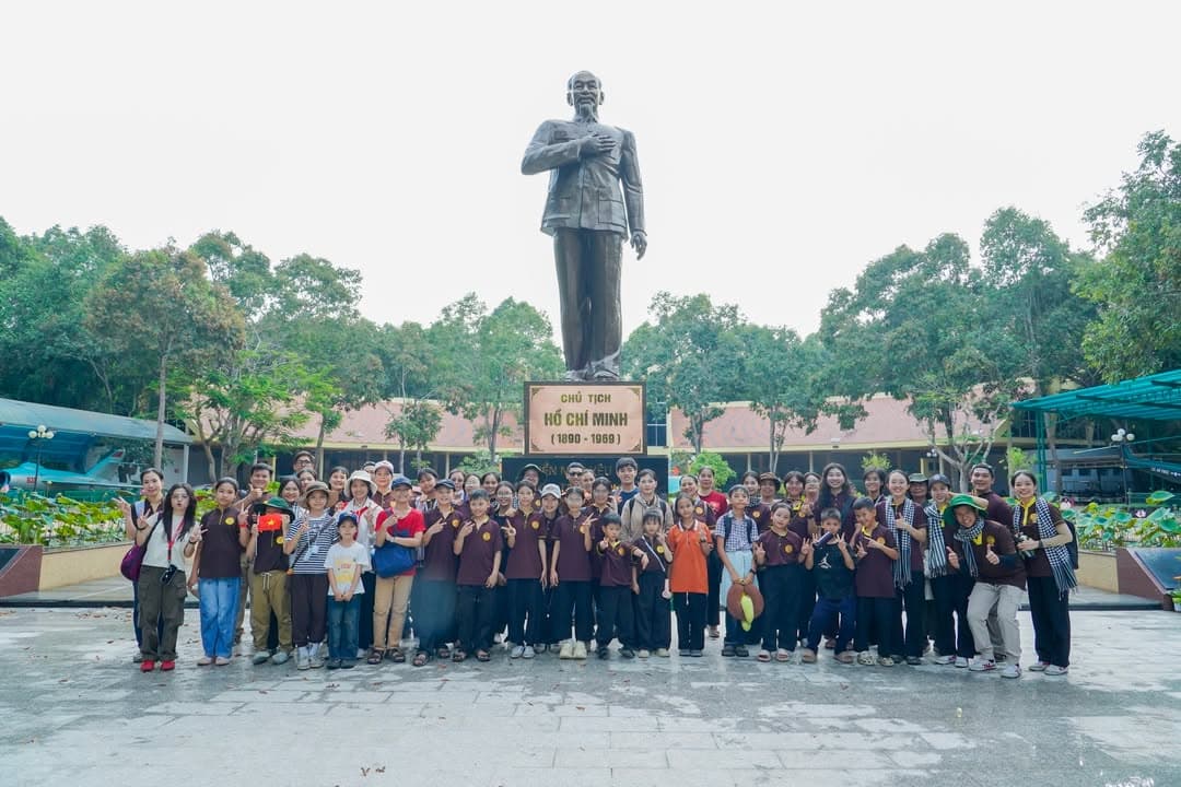 HÀNH TRÌNH VỀ NGUỒN: VIẾNG NGHĨA TRANG LIỆT SĨ VÀ THAM QUAN ĐỊA ĐẠO CỦ CHI (19/04/2026) — hình 60