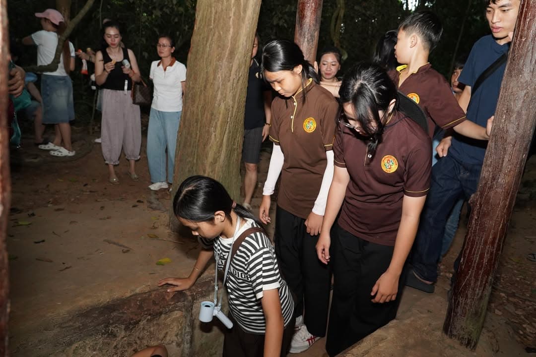 HÀNH TRÌNH VỀ NGUỒN: VIẾNG NGHĨA TRANG LIỆT SĨ VÀ THAM QUAN ĐỊA ĐẠO CỦ CHI (19/04/2026) — hình 66
