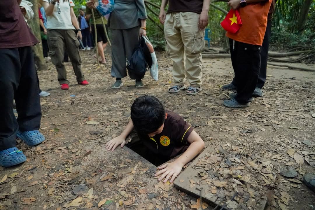HÀNH TRÌNH VỀ NGUỒN: VIẾNG NGHĨA TRANG LIỆT SĨ VÀ THAM QUAN ĐỊA ĐẠO CỦ CHI (19/04/2026) — hình 69