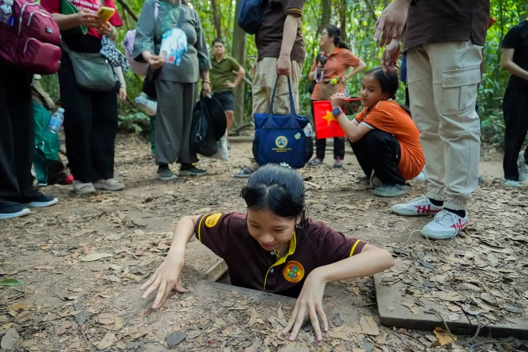 HÀNH TRÌNH VỀ NGUỒN: VIẾNG NGHĨA TRANG LIỆT SĨ VÀ THAM QUAN ĐỊA ĐẠO CỦ CHI (19/04/2026) — hình 70