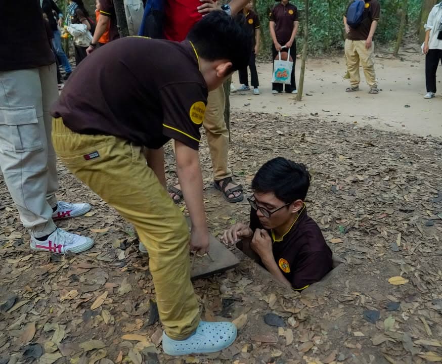 HÀNH TRÌNH VỀ NGUỒN: VIẾNG NGHĨA TRANG LIỆT SĨ VÀ THAM QUAN ĐỊA ĐẠO CỦ CHI (19/04/2026) — hình 71