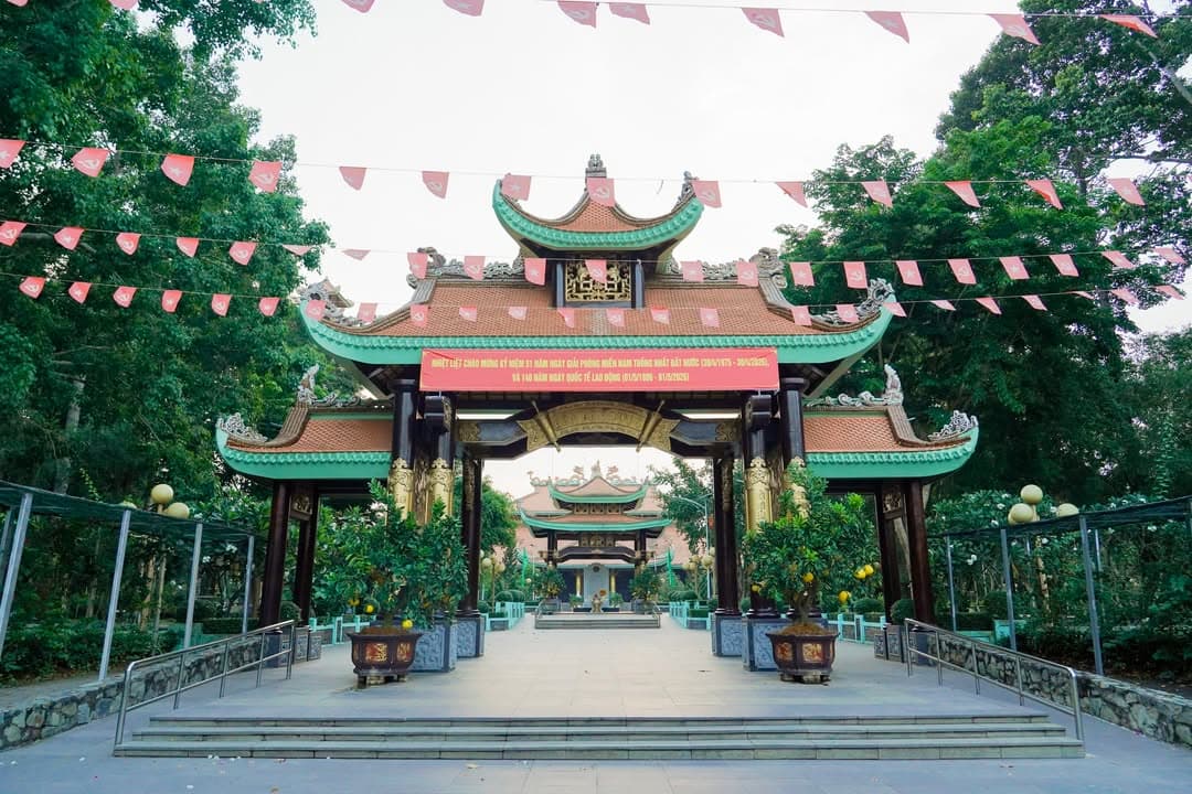 HÀNH TRÌNH VỀ NGUỒN: VIẾNG NGHĨA TRANG LIỆT SĨ VÀ THAM QUAN ĐỊA ĐẠO CỦ CHI (19/04/2026) — hình 80