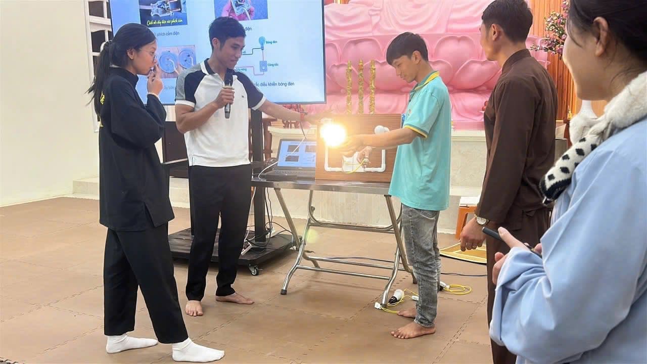 BUỔI HỌC “AN TOÀN ĐIỆN” – VỪA HỌC VỪA VUI CỦA CÁC VÕ SINH LỚP VÕ CHÙA HUỆ LÂM - ĐÀ LẠT — hình 6
