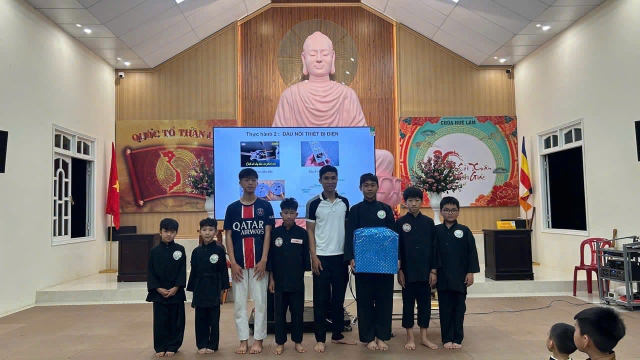BUỔI HỌC “AN TOÀN ĐIỆN” – VỪA HỌC VỪA VUI CỦA CÁC VÕ SINH LỚP VÕ CHÙA HUỆ LÂM - ĐÀ LẠT — hình 16