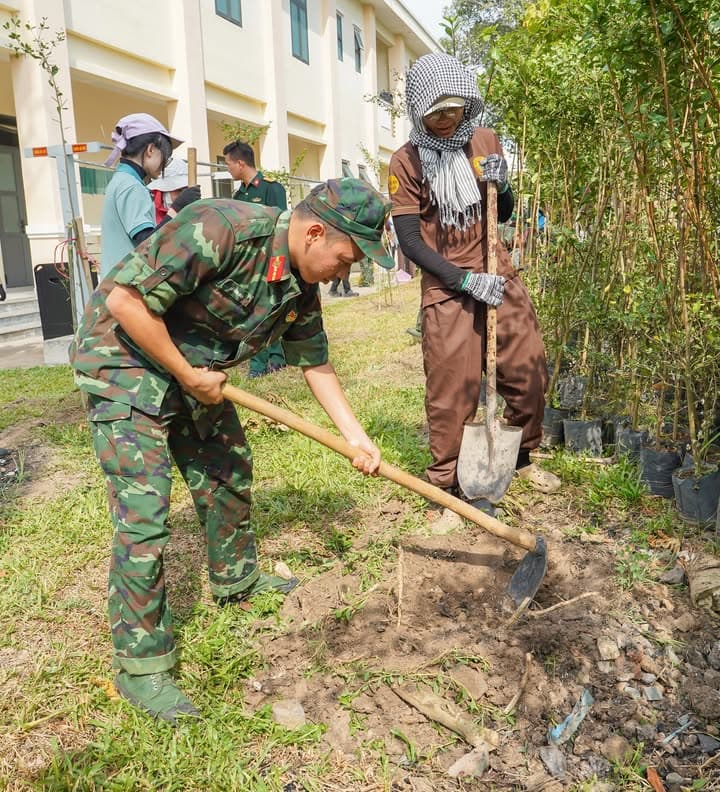 TRỒNG CÂY LẠI NHỚ ĐẾN NGƯỜI — hình 27