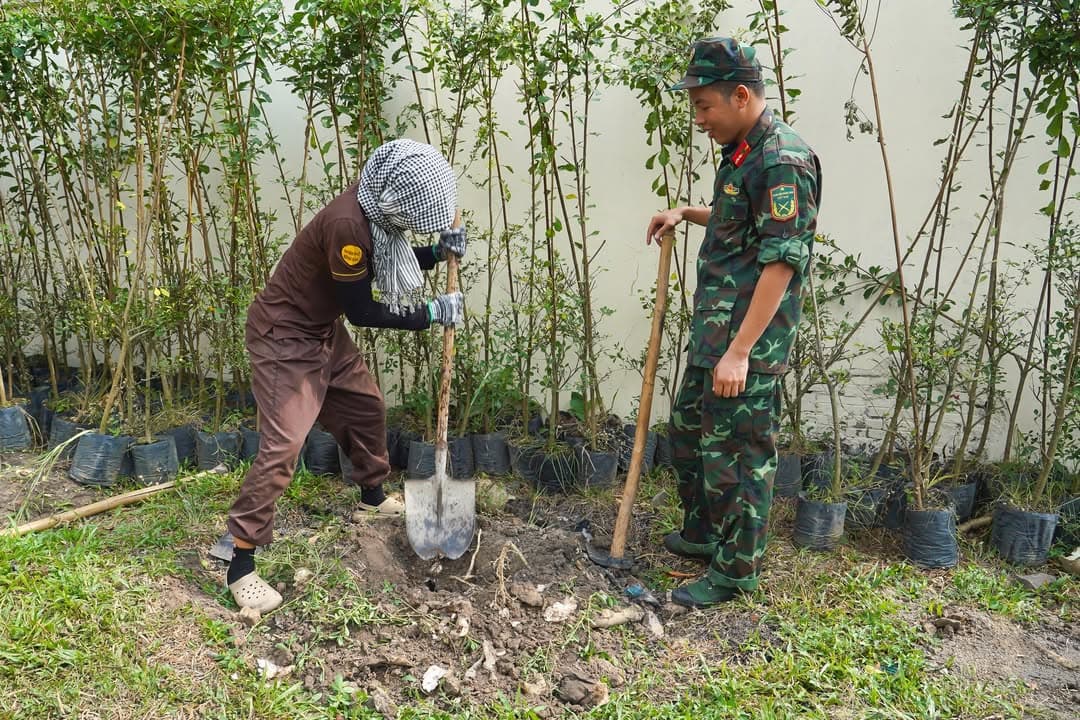 TRỒNG CÂY LẠI NHỚ ĐẾN NGƯỜI — hình 32