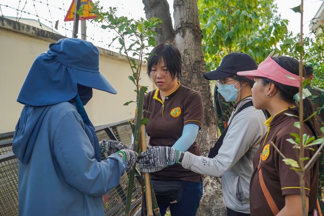 TRỒNG CÂY LẠI NHỚ ĐẾN NGƯỜI — hình 34