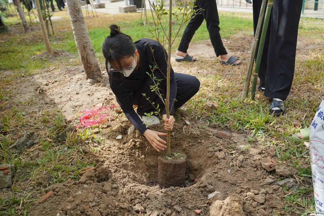 TRỒNG CÂY LẠI NHỚ ĐẾN NGƯỜI — hình 37
