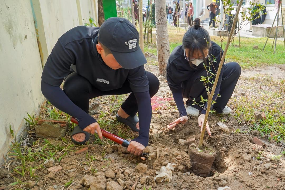 TRỒNG CÂY LẠI NHỚ ĐẾN NGƯỜI — hình 38