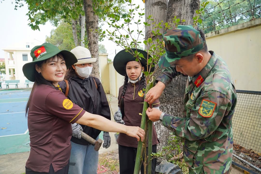 TRỒNG CÂY LẠI NHỚ ĐẾN NGƯỜI — hình 46