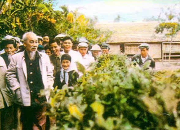 HỒ CHÍ MINH – NGỌN ĐUỐC CHƯA BAO GIỜ TẮT TRONG TRÁI TIM DÂN TỘC — hình 4