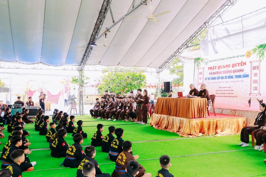 RỰC RỠ TINH THẦN VÕ ĐẠO GIỮA NGÀY HÈ: VÕ ĐƯỜNG THẮNG QUANG TỔ CHỨC KỲ THI THĂNG CẤP ĐAI… — hình 60