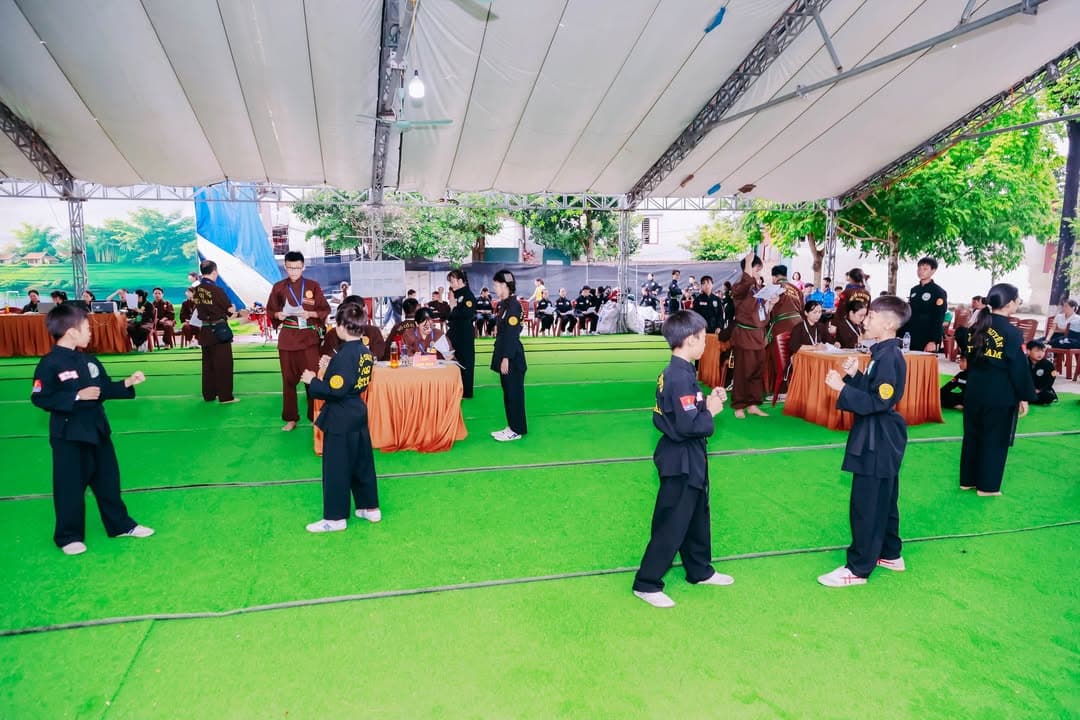 RỰC RỠ TINH THẦN VÕ ĐẠO GIỮA NGÀY HÈ: VÕ ĐƯỜNG THẮNG QUANG TỔ CHỨC KỲ THI THĂNG CẤP ĐAI… — hình 73