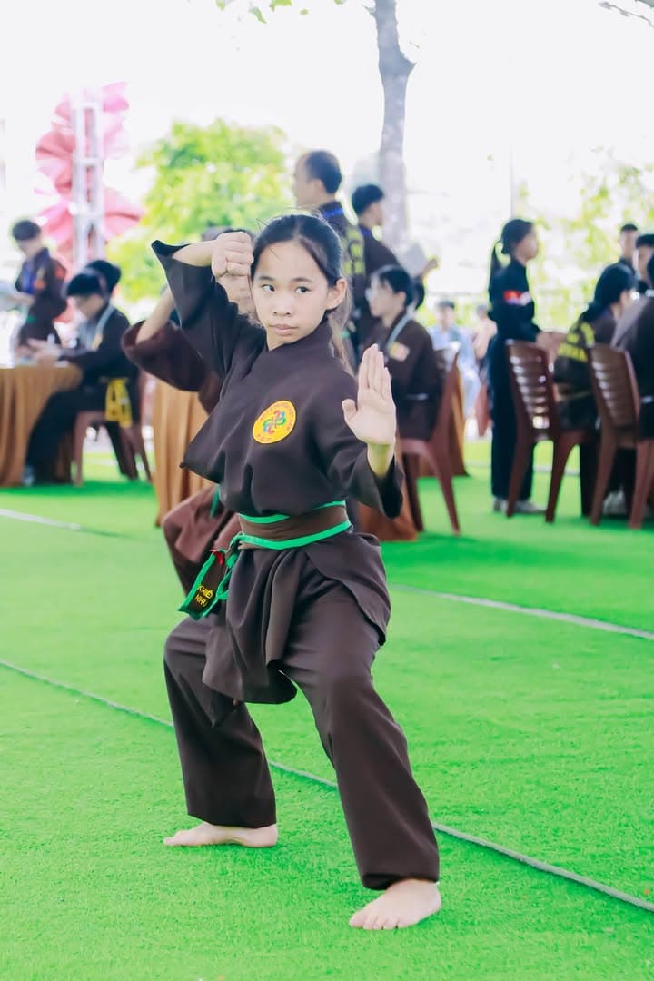 RỰC RỠ TINH THẦN VÕ ĐẠO GIỮA NGÀY HÈ: VÕ ĐƯỜNG THẮNG QUANG TỔ CHỨC KỲ THI THĂNG CẤP ĐAI… — hình 76