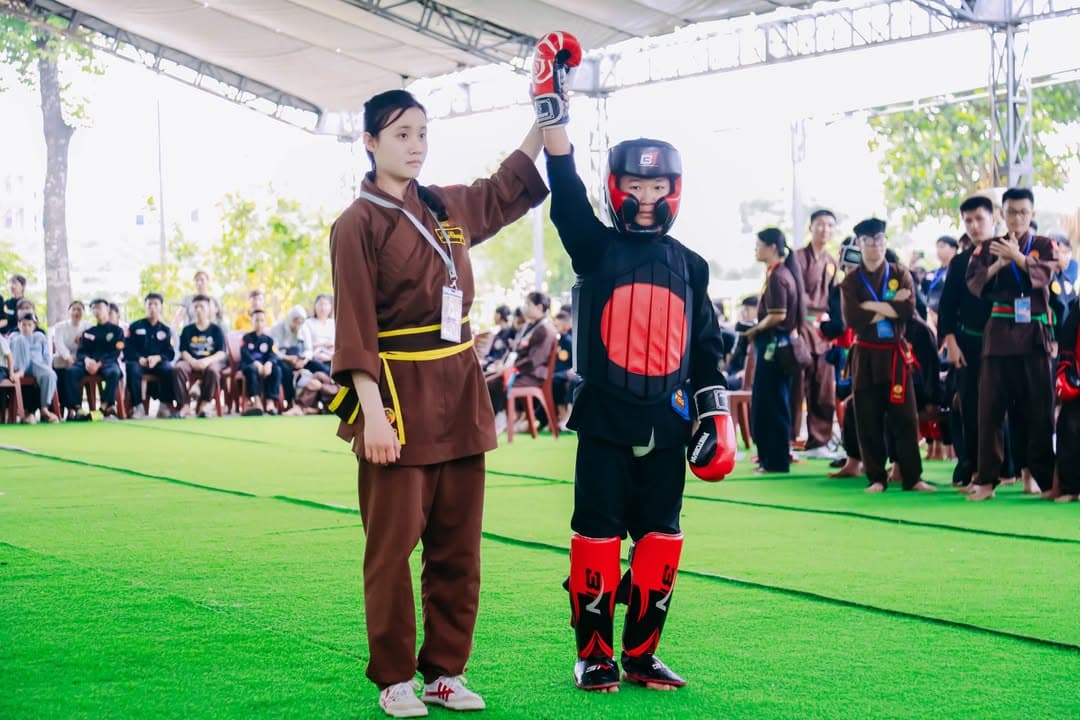 RỰC RỠ TINH THẦN VÕ ĐẠO GIỮA NGÀY HÈ: VÕ ĐƯỜNG THẮNG QUANG TỔ CHỨC KỲ THI THĂNG CẤP ĐAI… — hình 90