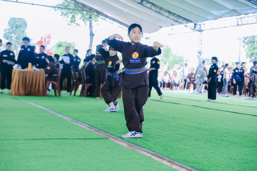RỰC RỠ TINH THẦN VÕ ĐẠO GIỮA NGÀY HÈ: VÕ ĐƯỜNG THẮNG QUANG TỔ CHỨC KỲ THI THĂNG CẤP ĐAI… — hình 94