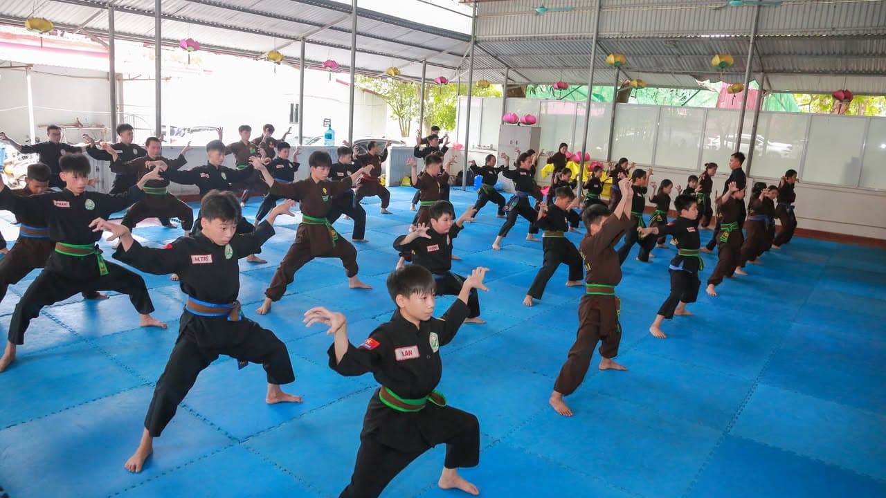 THÉP ĐÃ TÔI TRONG LỬA ĐỎ GIỮA NGÀY NẮNG HÈ - BUỔI TẬP HUẤN THÁNG 6 CỦA VÕ ĐƯỜNG THẮNG Q… — hình 3