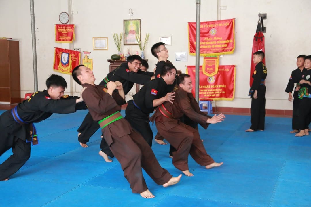 THÉP ĐÃ TÔI TRONG LỬA ĐỎ GIỮA NGÀY NẮNG HÈ - BUỔI TẬP HUẤN THÁNG 6 CỦA VÕ ĐƯỜNG THẮNG Q… — hình 16