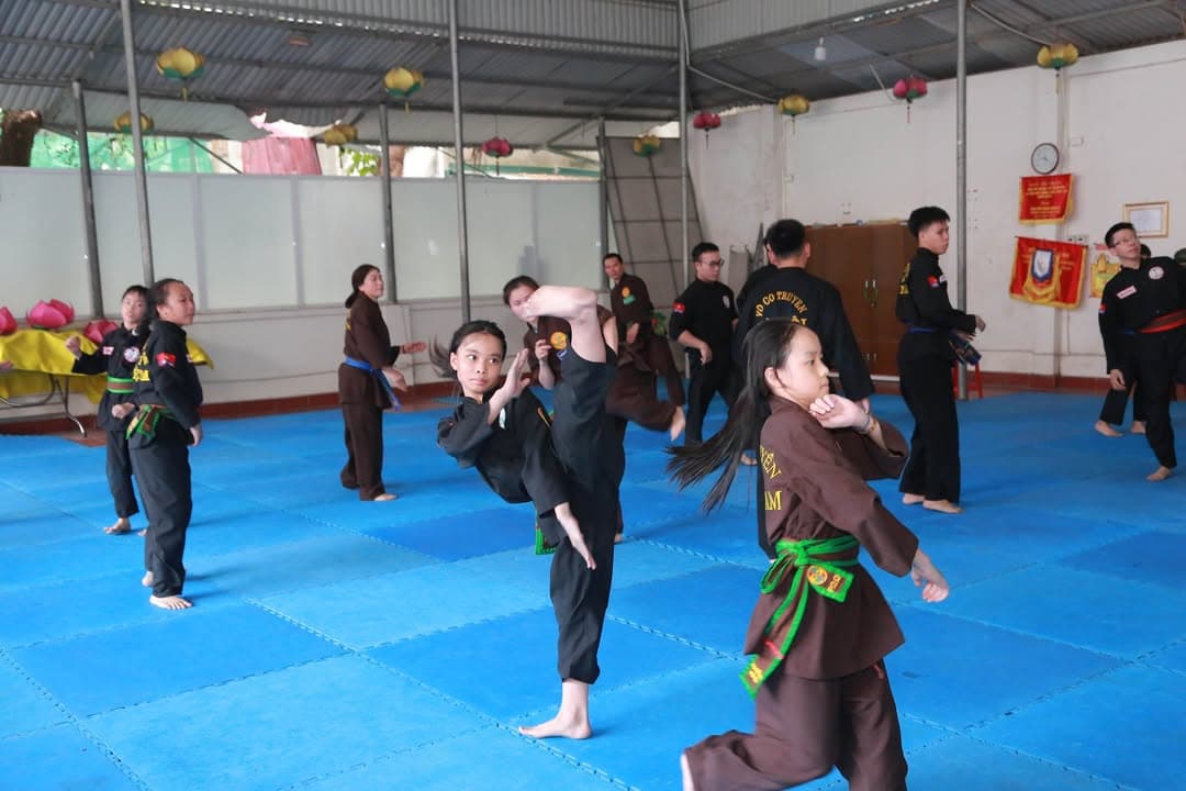 THÉP ĐÃ TÔI TRONG LỬA ĐỎ GIỮA NGÀY NẮNG HÈ - BUỔI TẬP HUẤN THÁNG 6 CỦA VÕ ĐƯỜNG THẮNG Q… — hình 22