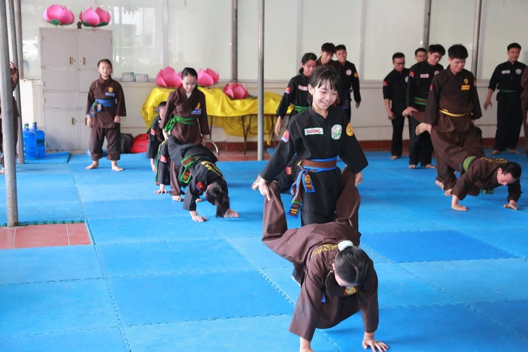 THÉP ĐÃ TÔI TRONG LỬA ĐỎ GIỮA NGÀY NẮNG HÈ - BUỔI TẬP HUẤN THÁNG 6 CỦA VÕ ĐƯỜNG THẮNG Q… — hình 23