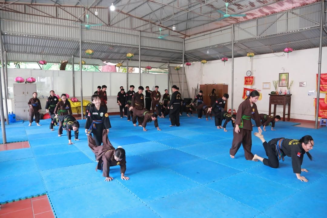 THÉP ĐÃ TÔI TRONG LỬA ĐỎ GIỮA NGÀY NẮNG HÈ - BUỔI TẬP HUẤN THÁNG 6 CỦA VÕ ĐƯỜNG THẮNG Q… — hình 29