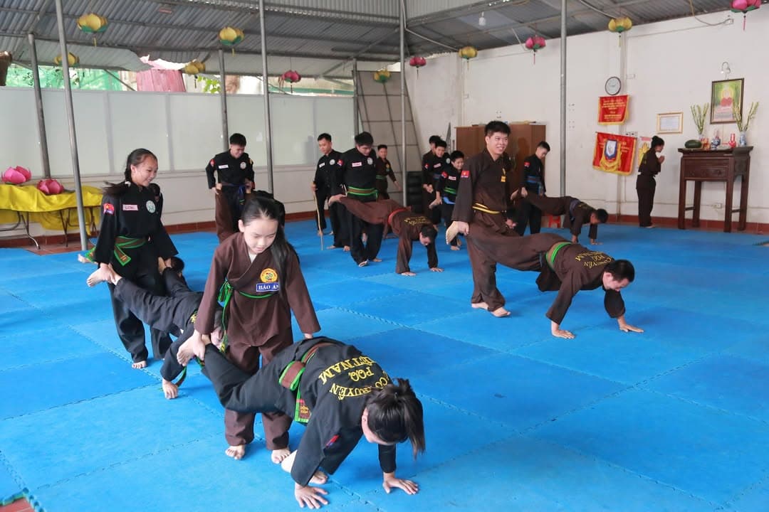 THÉP ĐÃ TÔI TRONG LỬA ĐỎ GIỮA NGÀY NẮNG HÈ - BUỔI TẬP HUẤN THÁNG 6 CỦA VÕ ĐƯỜNG THẮNG Q… — hình 31