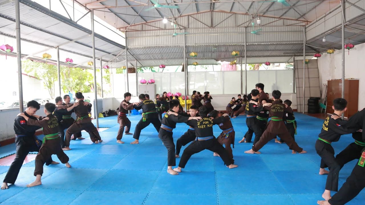 THÉP ĐÃ TÔI TRONG LỬA ĐỎ GIỮA NGÀY NẮNG HÈ - BUỔI TẬP HUẤN THÁNG 6 CỦA VÕ ĐƯỜNG THẮNG Q… — hình 43