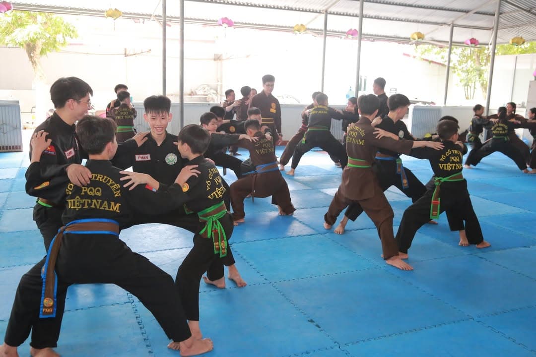 THÉP ĐÃ TÔI TRONG LỬA ĐỎ GIỮA NGÀY NẮNG HÈ - BUỔI TẬP HUẤN THÁNG 6 CỦA VÕ ĐƯỜNG THẮNG Q… — hình 44